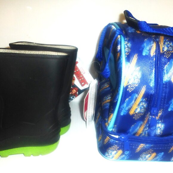 SHO1 - Kids RAIN BOOTS 7 & Heys Avengers Comic LUNCH BAG Lunch Cooler BACKPACK - Picture 6 of 12